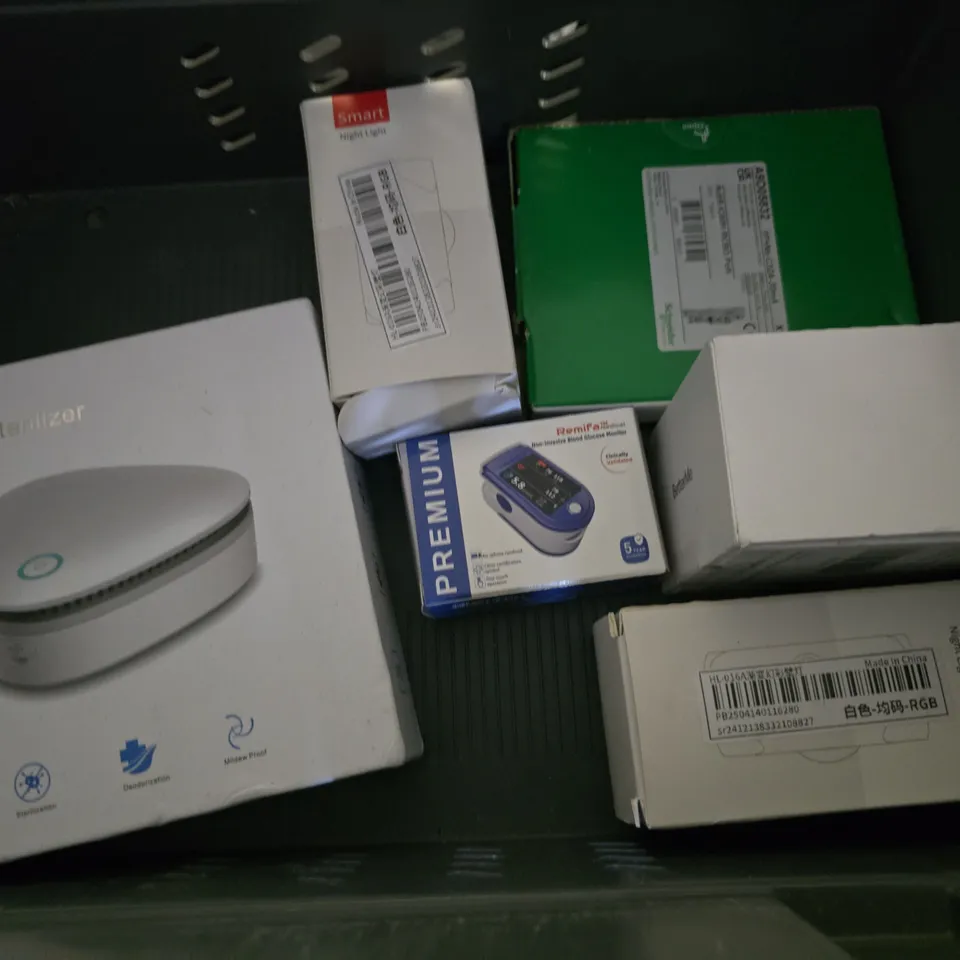 APPROXIMATELY 8 ASSORTED ITEMS TO INCLUDE - X6 WIRELESS TWS STEREO , KARAOKE SOUND SYSTEM , YOCTOP SMART REMOTE ETC