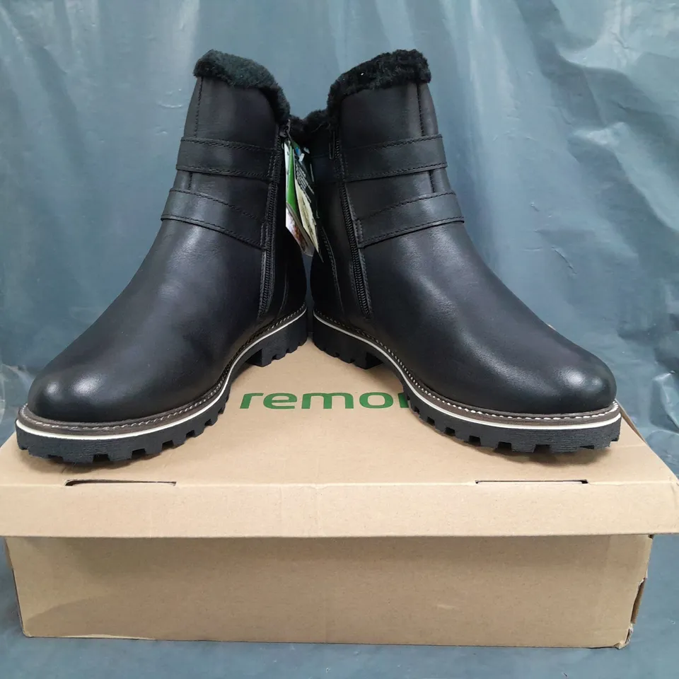 BOXED PAIR OF REMONTE ANKLE BOOTS IN BLACK SIZE EU 40