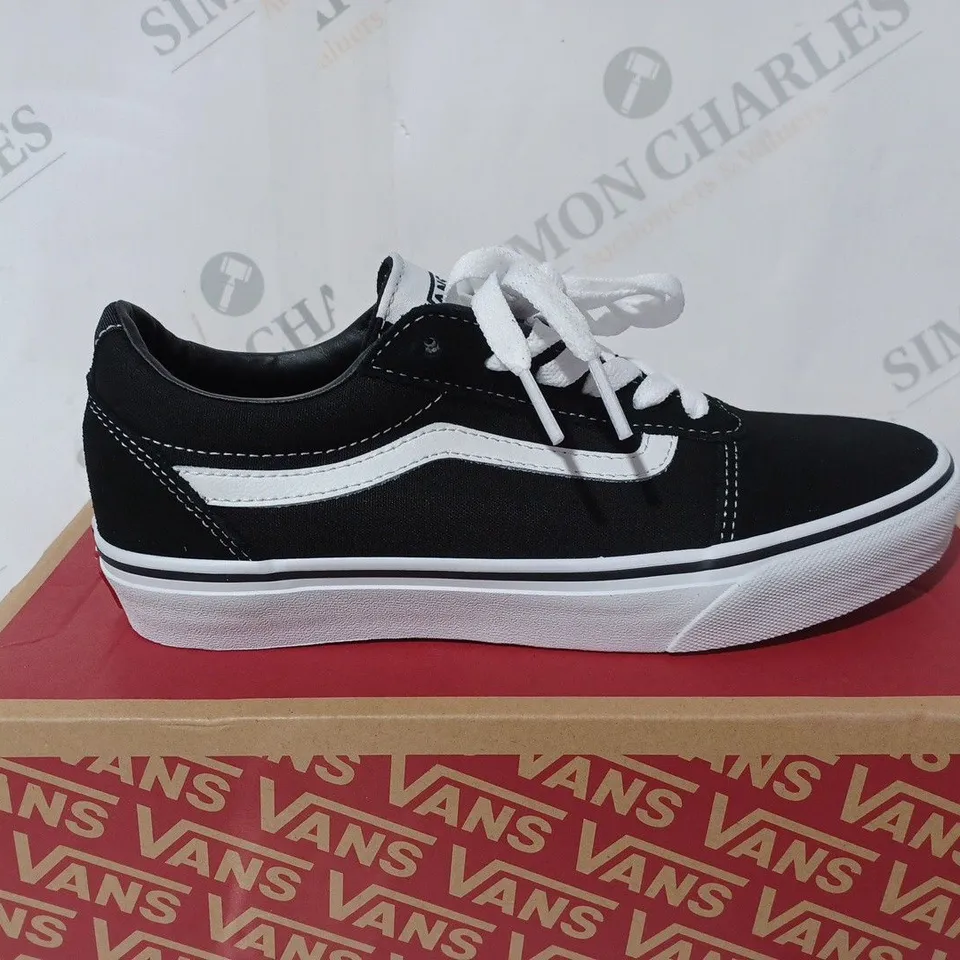 VANS OFF THE WALL PLAIN BLACK & WHITE SHOE - UK 4.5