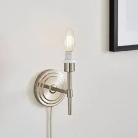 BOXED SUTTON PLUG IN WALL LIGHT FITTING