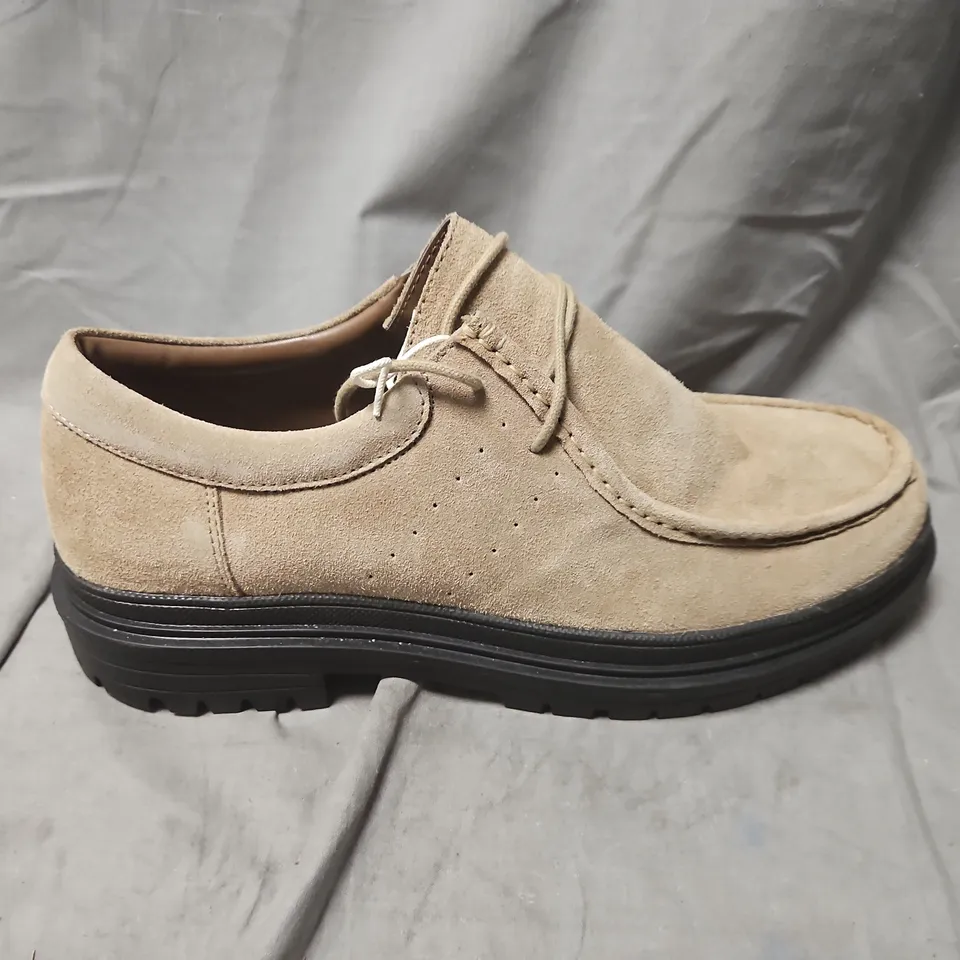 SKOVDE BEIGE SUEDE LACE-UP SHOES – UK 10