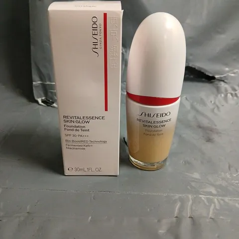 BOXED SHISEIDO REVITALESSENCE SKIN GLOW FOUNDATION 30ML