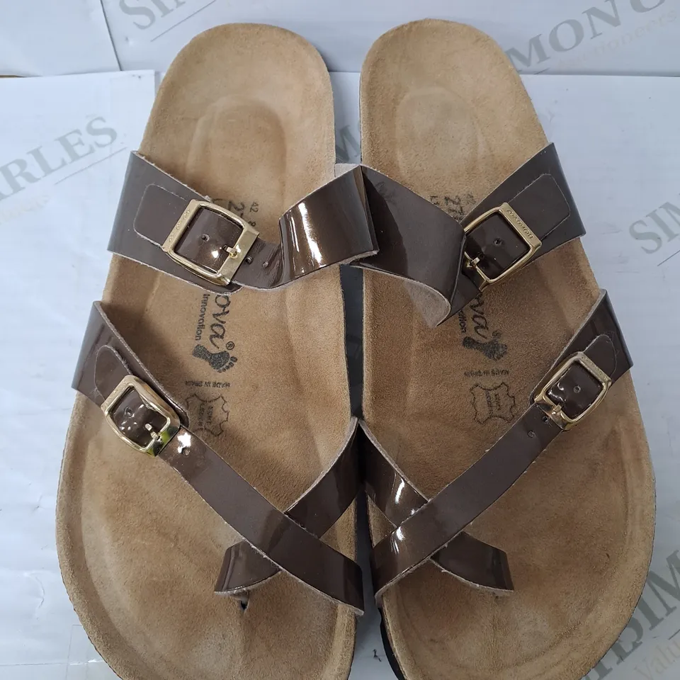 BROWN LEATHER STRAPS SANDALS 