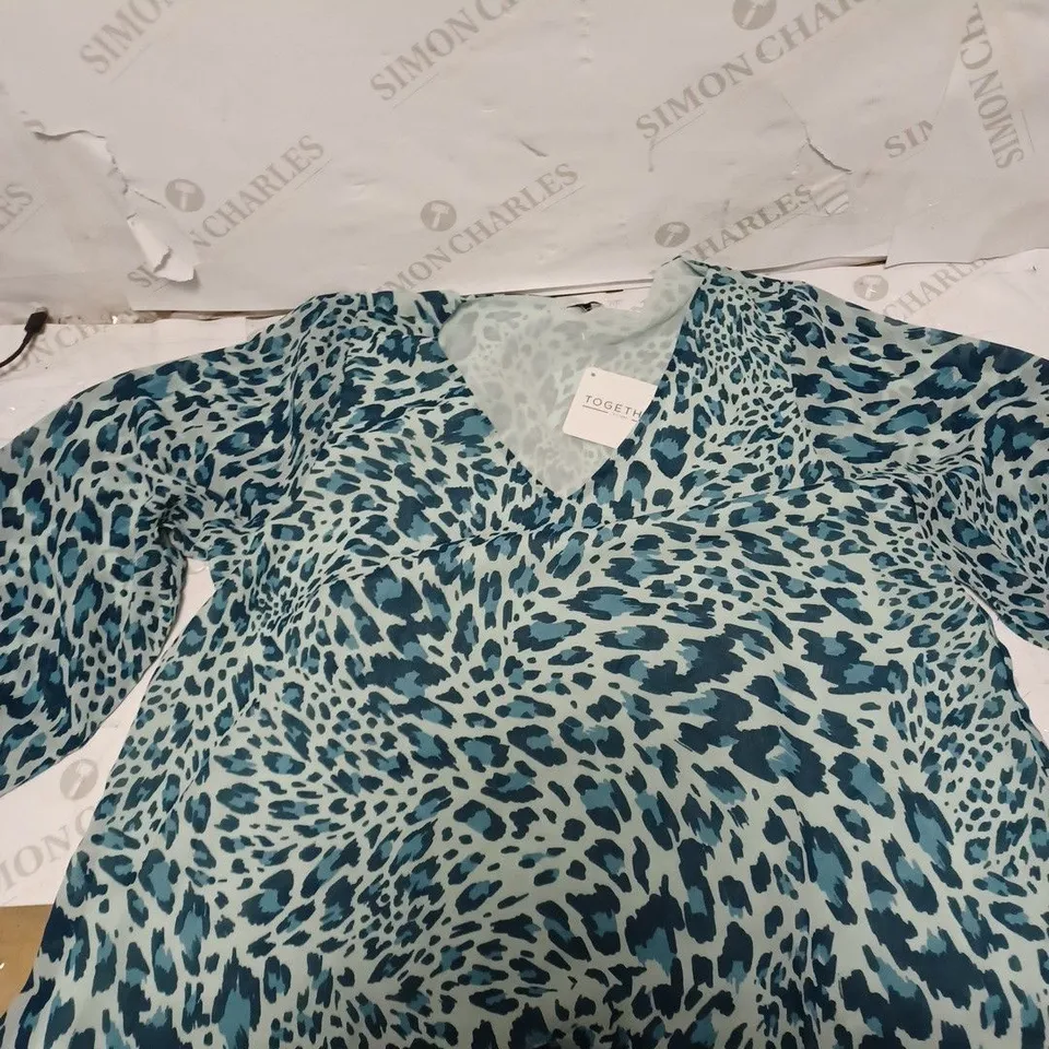 TOGETHER BLUE CHEETAH PRINT TOP