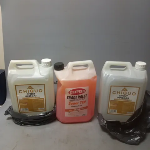 3 HOUSEHOLD ITEMS TO INCLUDE CARPLAN HEAVY DUTY CLEANER, AND CHIQUO SPIRIT VINEGAR 