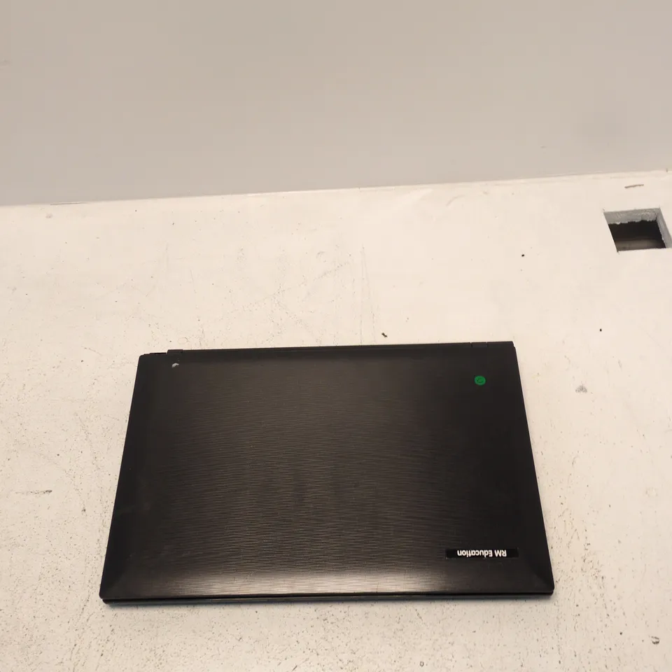 RM NOTEBOOK 320 – LAPTOP, MODEL W25EU, INTEL CORE I3, 4GB RAM (FAULTY)