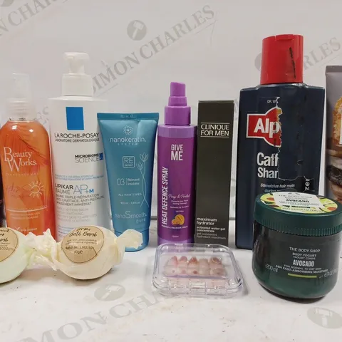 BOX OF APPROX 10 ASSORTED BEAUTY PRODUCTS TO INCLUDE GIVE ME HEAT DEFENCE SPRAY, CLINIQUE FOR MEN MAXIMUM HYDRATOR, BEAUTY WORKS PROTECTIVE UV SPRAY, ETC