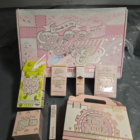 BOX OF 7 ASSORTED PLOUISE COSMETICS TO INCLUDE - TINY TOOLS BRUSH SET - TIRAMASU LIP CONDITIONER - MINI ME MAKEUP REMOVER - ETC