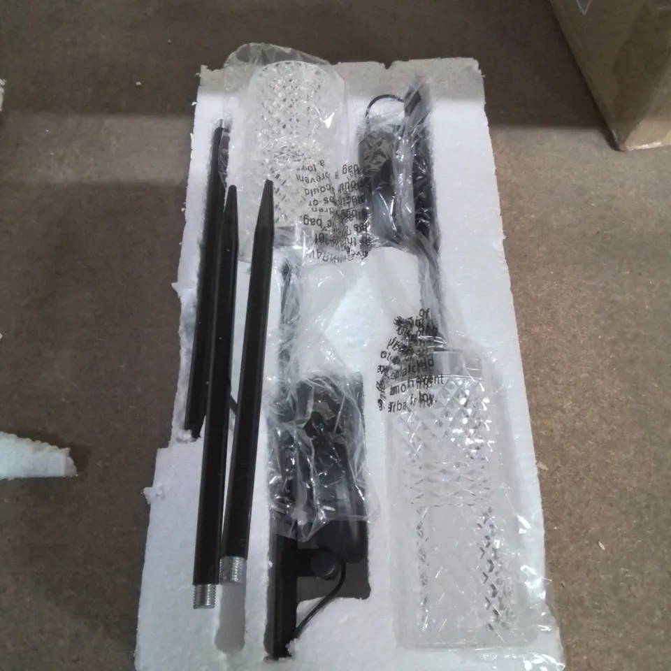 BOXED HOME2GARDEN SET OF 2 SOLAR LED CRYSTAL EFFECT STAKE LIGHTS- WHITE