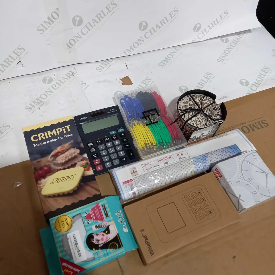 BOX OF ASSORTED HOUSEHOLD ITEMS 