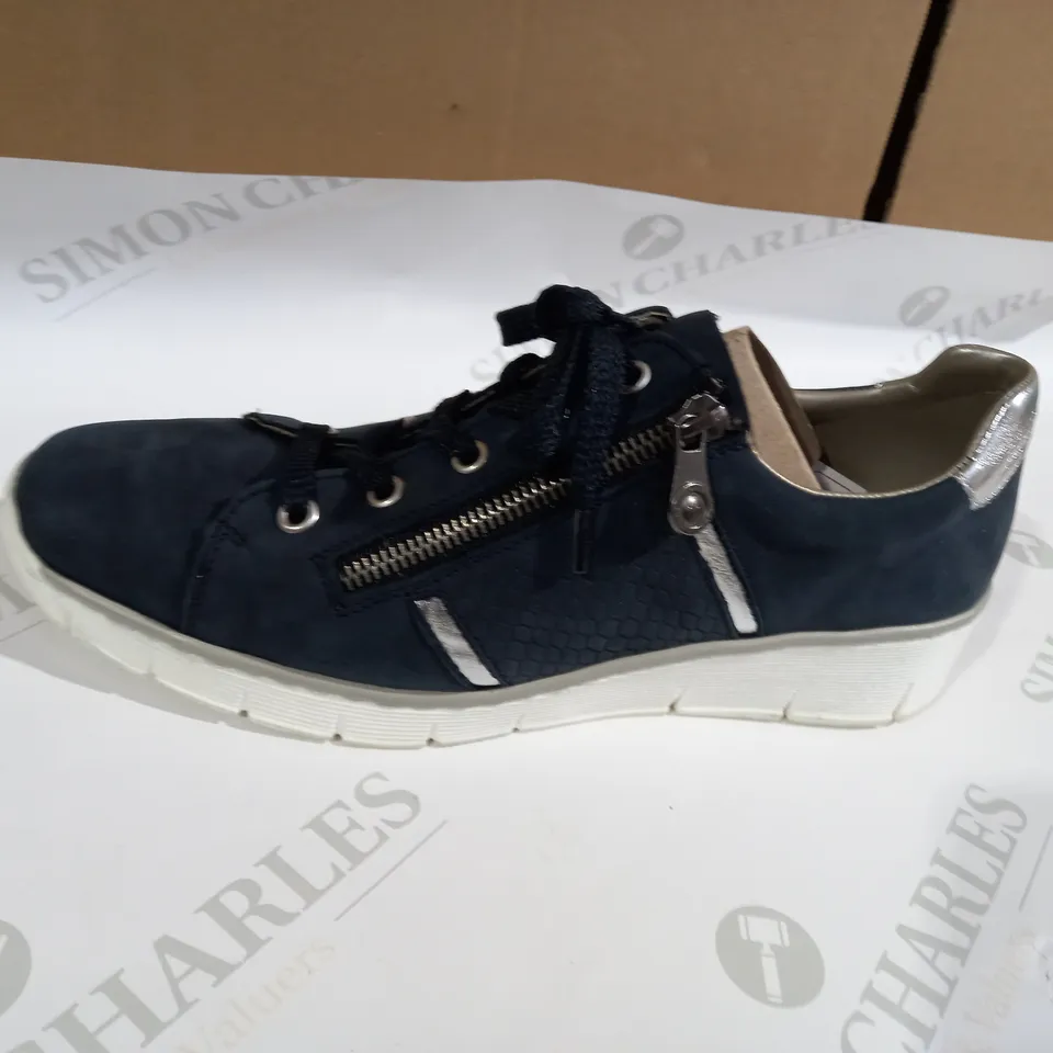 BOXED PAIR OF REIKER WEDGED BLUE TRAINER - SIZE 7.5
