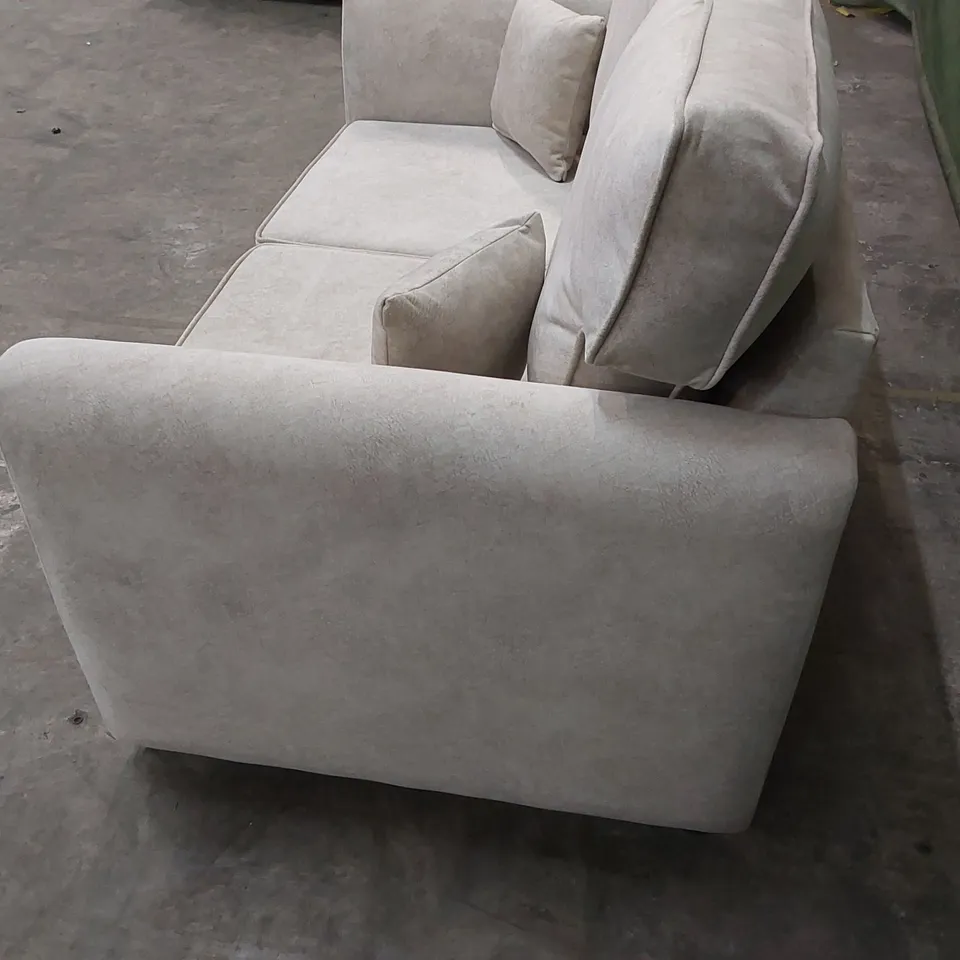 QUALITY DESIGNER CHISWICK 2 SEATER LUXURY SOFT VELVET UPHOLSTERED SOFA WITH SCATTER CUSHIONS 