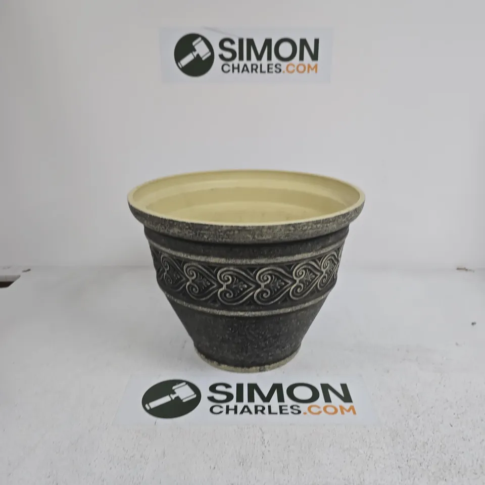 YOU GARDEN PAIR HEART 40CM WASHED GRANITE PLANTER