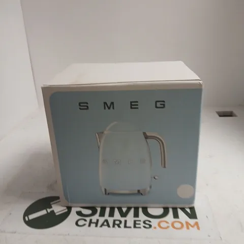 SMEG ELECTRIC KETTLE – BOXED