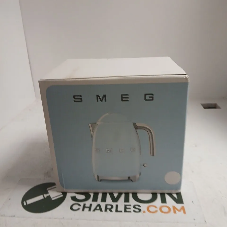 SMEG ELECTRIC KETTLE – BOXED