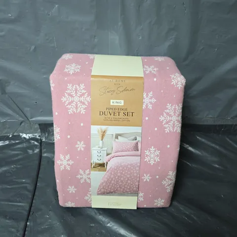 AT HOME WITH STACEY SOLOMON PIPED EDGE DUVET SET IN PINK SNOWFLAKE DESIGN - KING