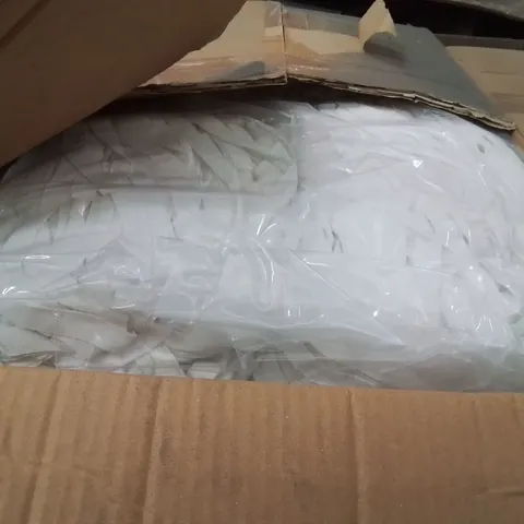 PALLET CONTAINING A LARGE QUANTITY OF COTTON STRING FOR TEA TOWELS 
