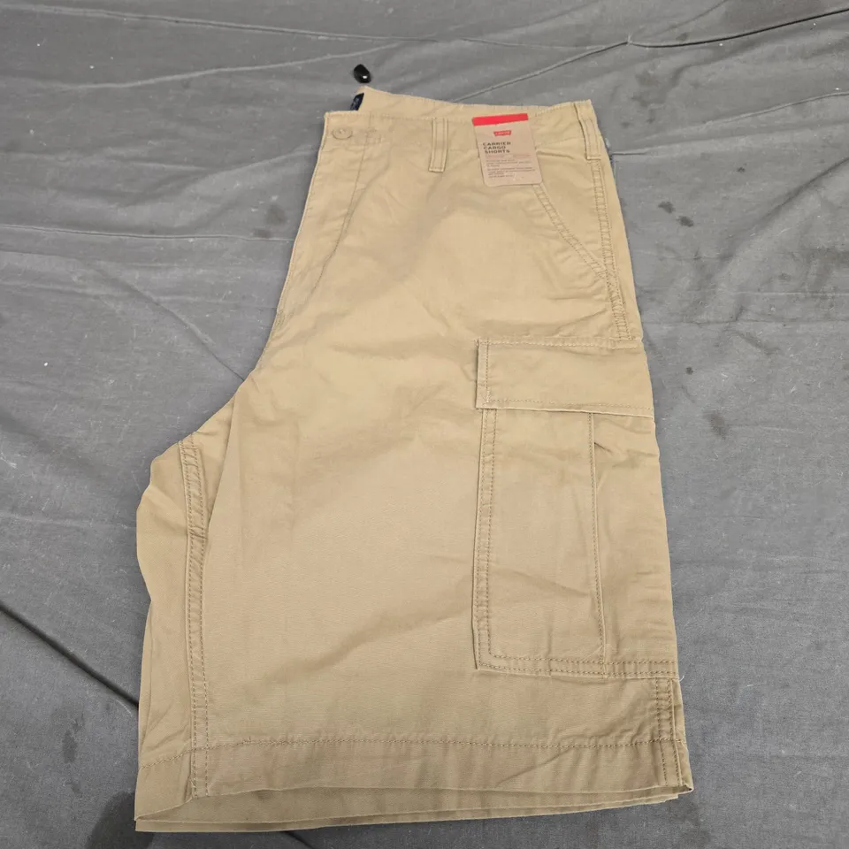 LEVIS CARRIER CARGO SHORTS - SIZE 36
