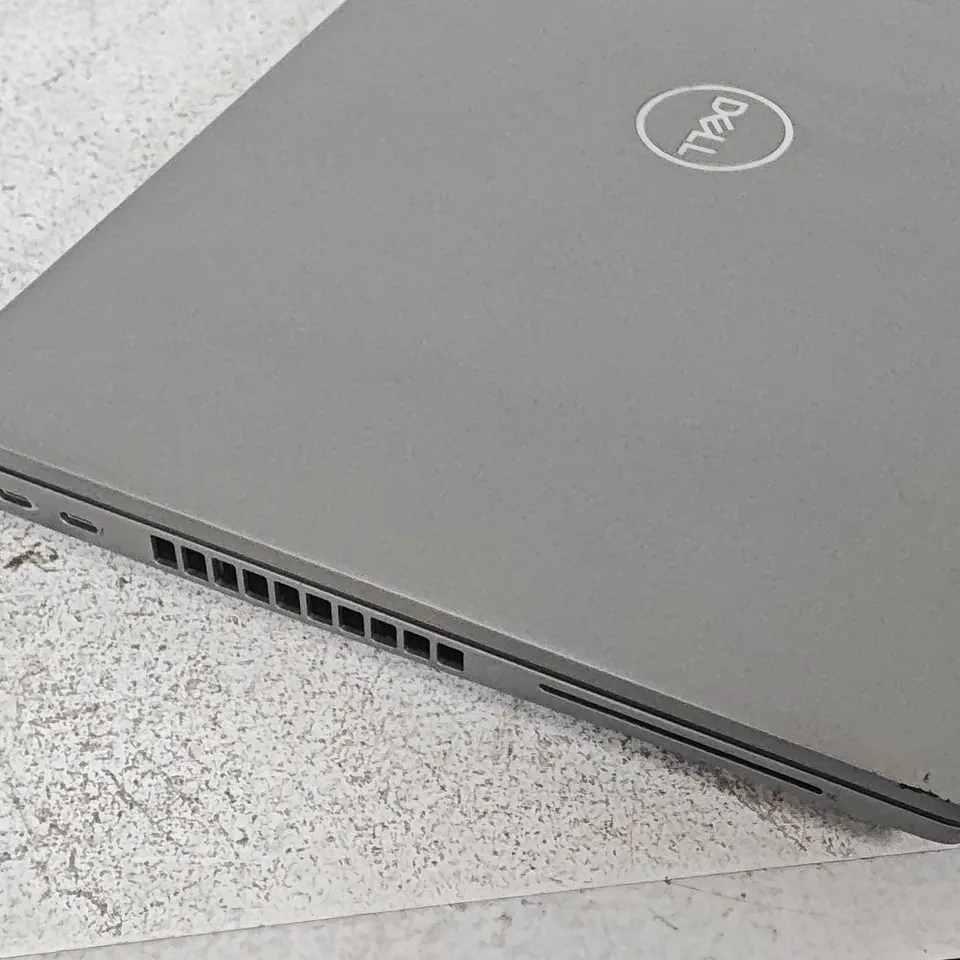 UNBOXED DELL LATITUDE 5520 INTEL CORE I5 LAPTOP IN SILVER - P104F