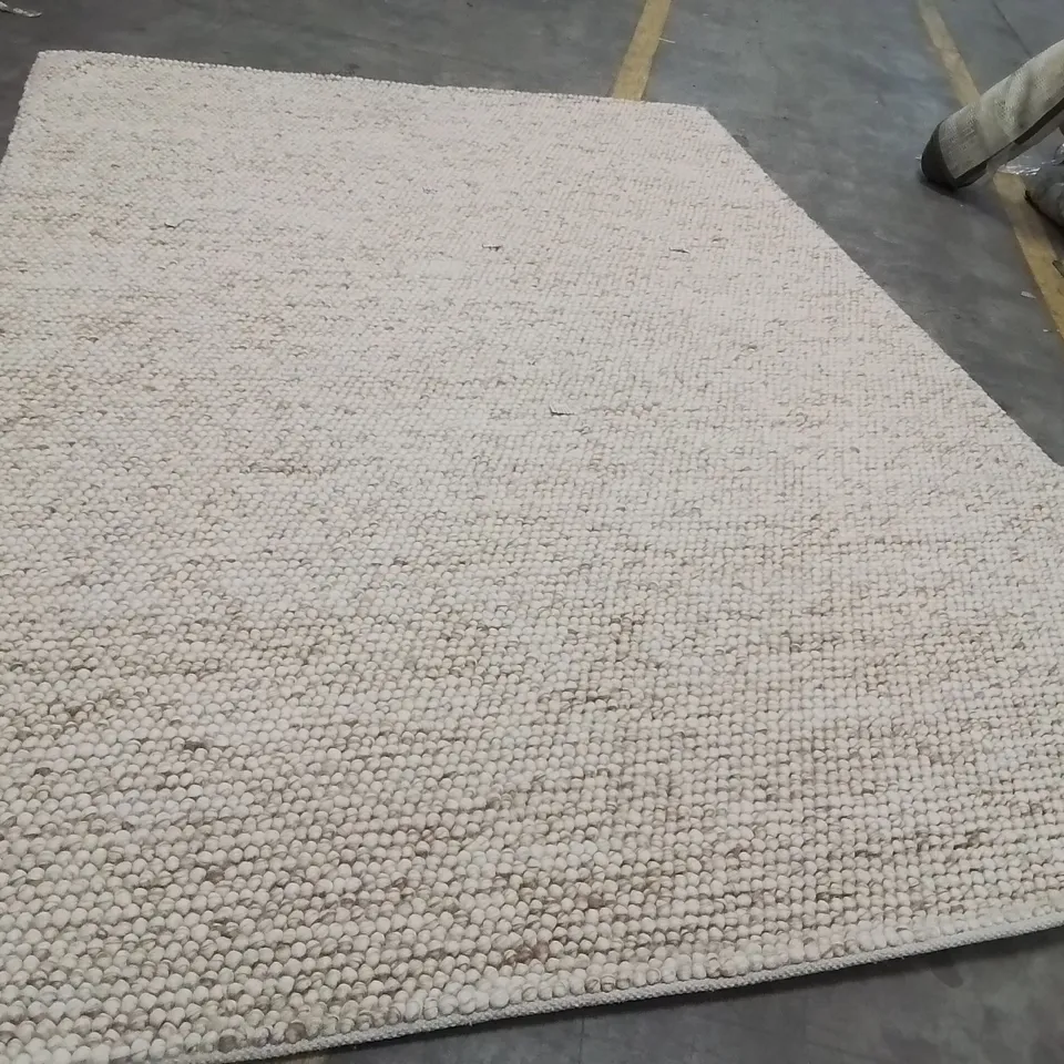 QUALITY DESIGNER AREA RUG APPROXIMATELY 294X190CM