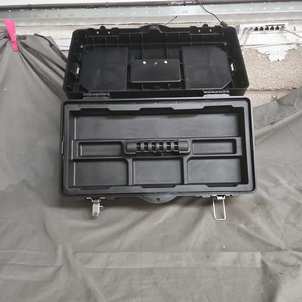 KAERD TOOLBOX WITH INTEGRATED TRAY – BLACK PLASTIC CASE