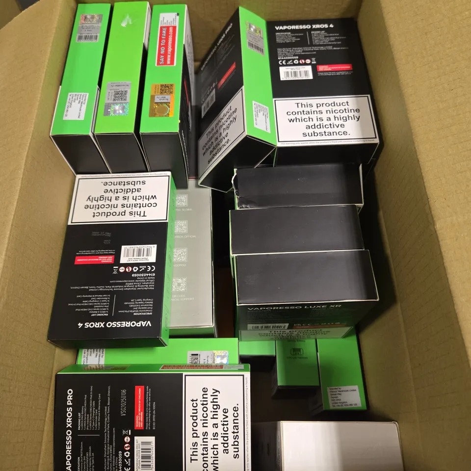 APPROXIMATELY 20 VAPES & E-CIGARETTES TO INCLUDE VAPORESSO, VOOPOO, GEEKVAPE ETC 
