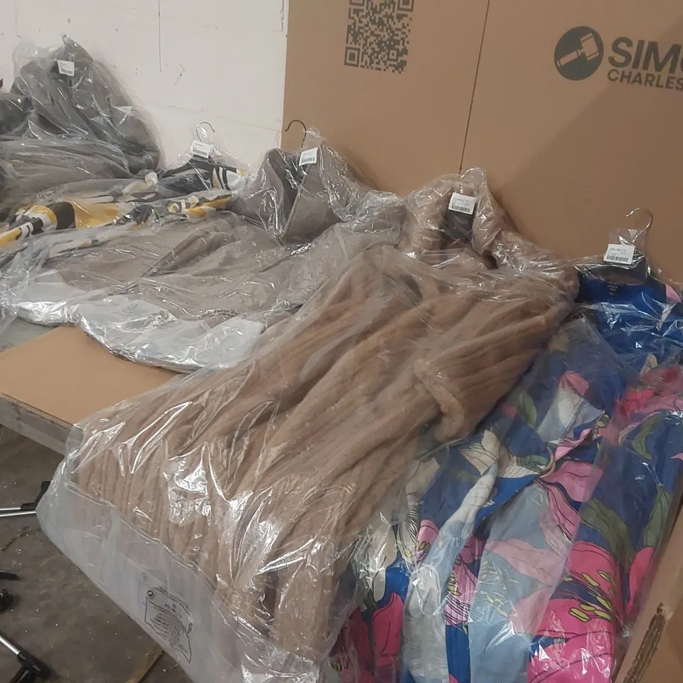 PALLET CONTAINING APPROXIMATELY 50x BRAND NEW ASSORTED DESIGNER CLOTHING ITEMS