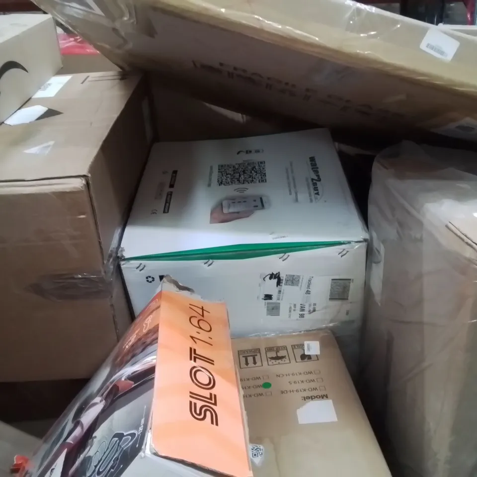 PALLET CONTAINING VARIOUS ASSORTED ITEMS TO INCLUDE:SLOT TRACK RACING, WATER FILTRATION SYSTEM, SMART BATHROOM MIRROR AND OTHER ASSORTED ITEMS...
