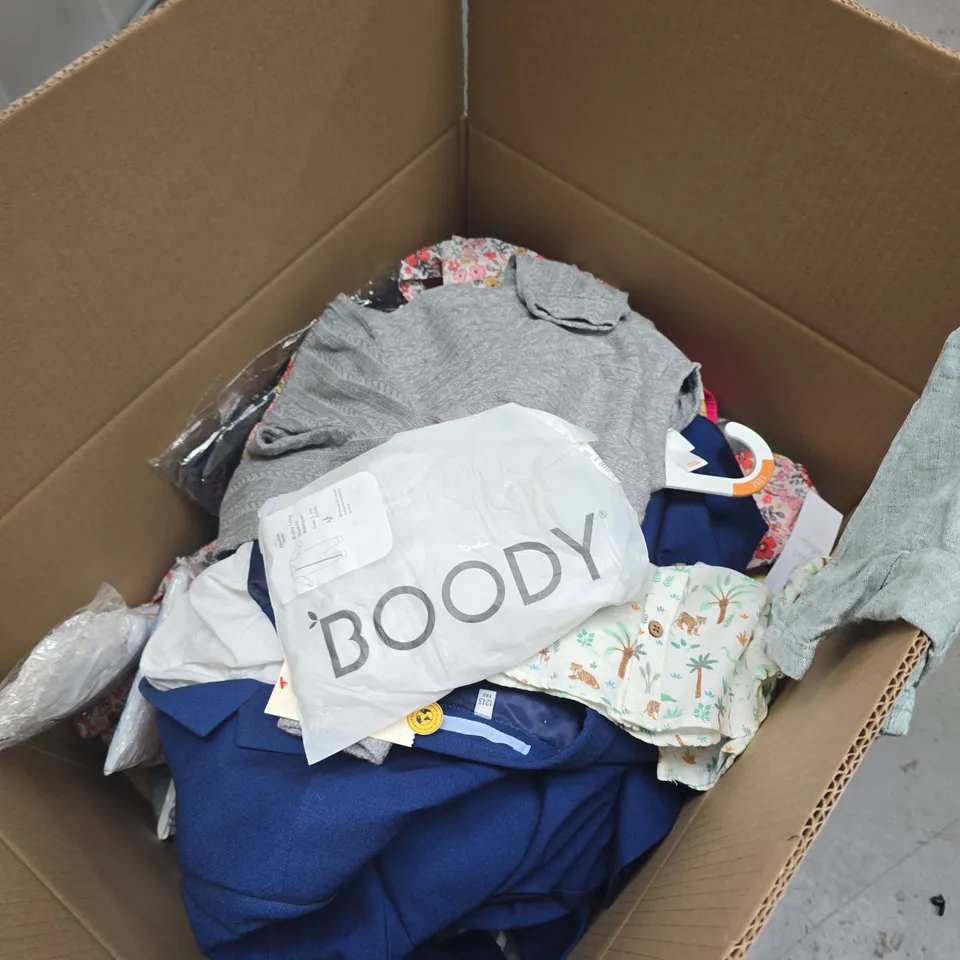 BOX OF APPROXIMATELY 30 ASSORTED CHILDRENS CLOTHING ITEMS TO INCLUDE F&F ETC