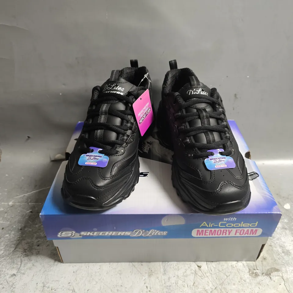 BOXED PAIR OF SKECHERS WOMENS FRESH START TRAINERS IN BLACK - UK 5