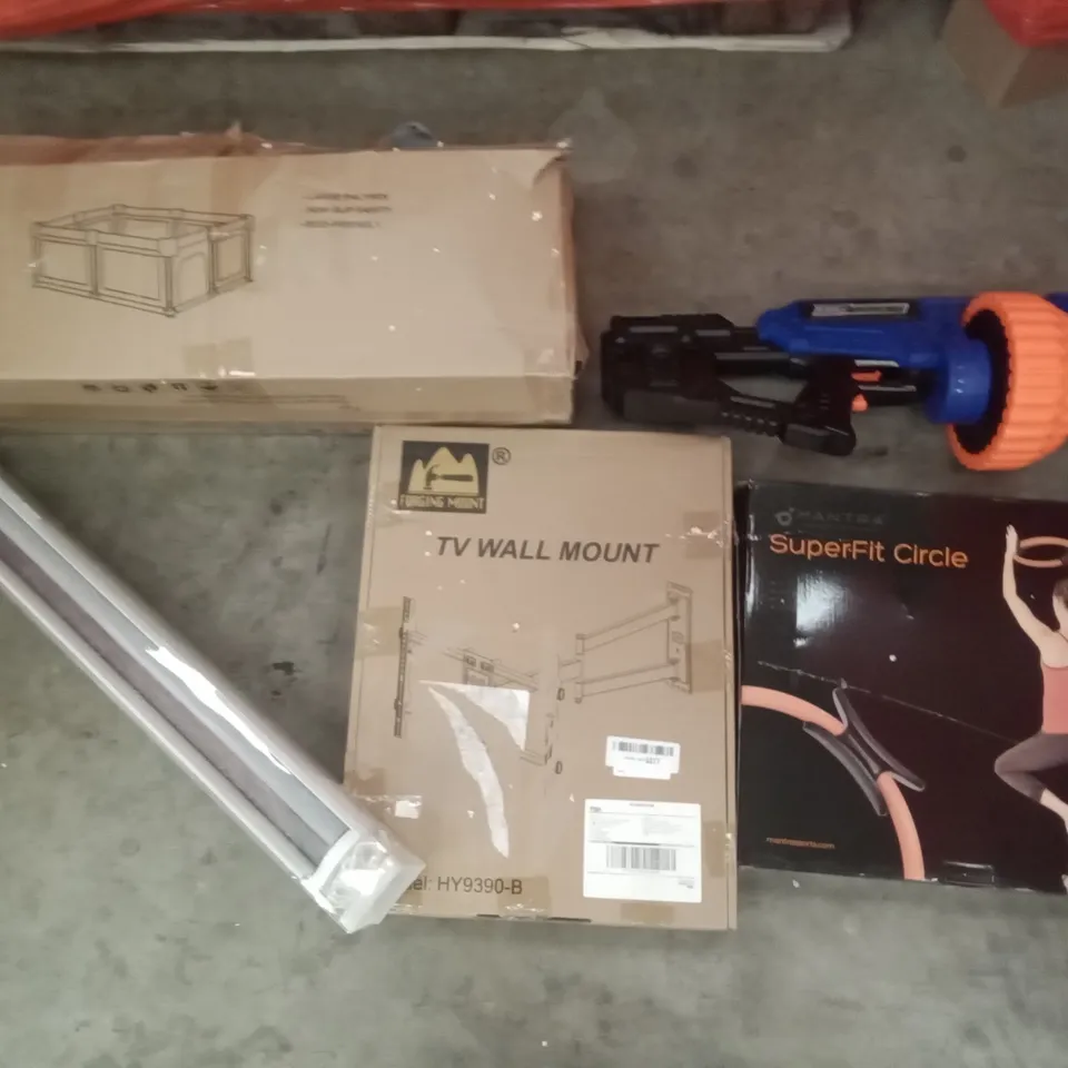 PALLET OF ASSORTED ITEMS INCLUDING FORGING MOUNT TV WALL MOUNT, SUPERFIT CIRCLE, ROLLER BLINDS, LARGE PLAYPEN, ELECTRIC FOAM DART TOY GUN