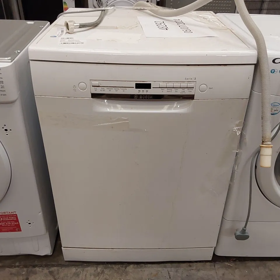 BOSCH SMS2ITW08G SERIES 2 60CM DISHWASHER WHITE 12 PLACE SETTING E RATED WE PRICE BEAT SHOULD YOU FIND THIS CHEAPER WE OFFER A PRICE BEAT GUARANTEE!  JUST CALL 01274 575000 OR USE OUR LIVE CHAT SERVIC