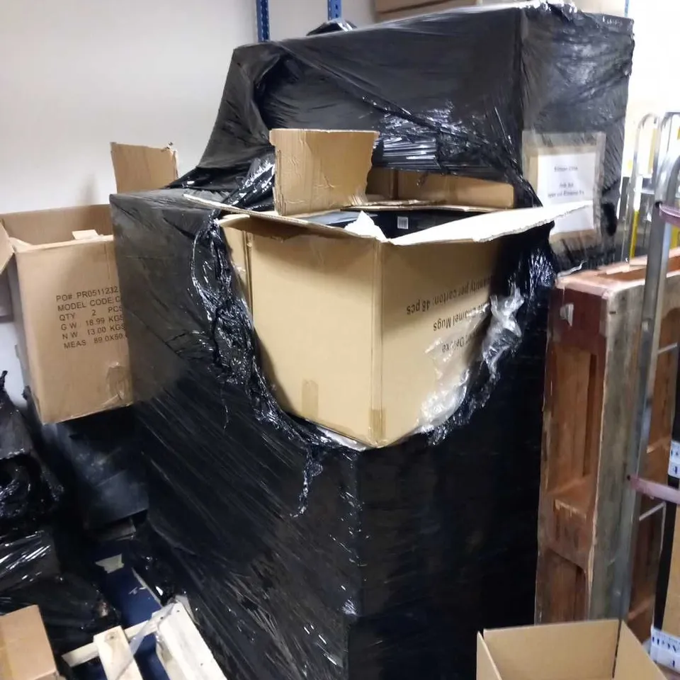 PALLET OF APPROXIMATELY 1001 BRAND NEW UPPERCUT DELUXE GROOMING SUPPLY CO ENAMEL MUGS
