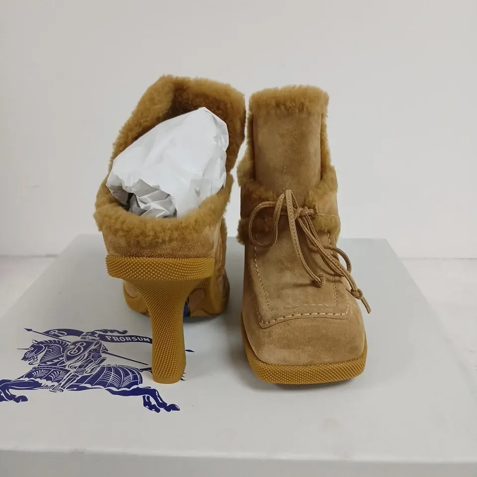BURBERRY SUEDE FUR-LINED BOOTS – MANILLA AMBER YELLOW, EU 39.5 (UK 6.5) WOMEN'S