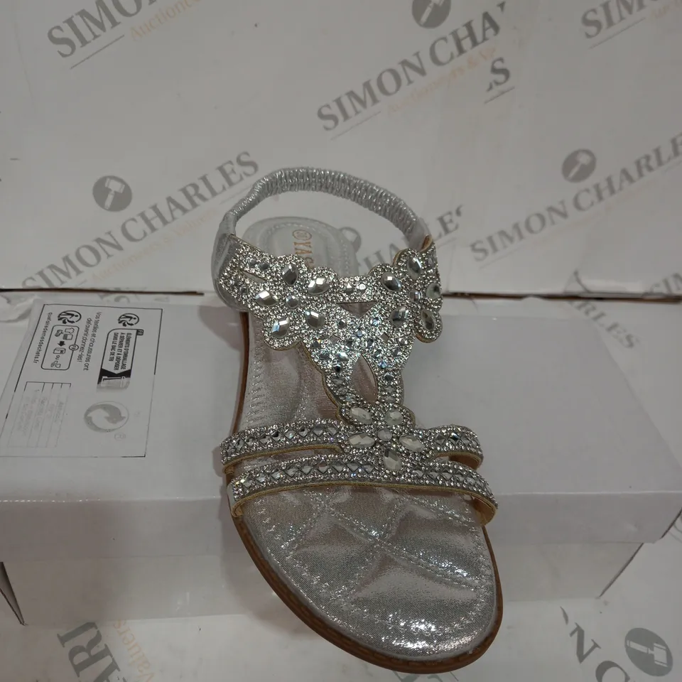 BOXED YASIRUN WOMEN'S SANDALS FLAT SANDALS OUTDOOR BEACH SUMMER RHINESTONE FLAT HEEL - SIZE UK 5
