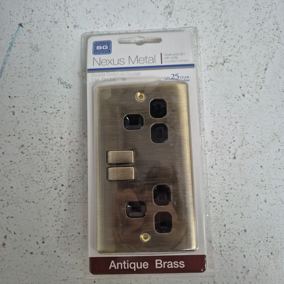 BG NEXUS METAL ANTIQUE BRASS DOUBLE SWITCHED SOCKET FACEPLATE