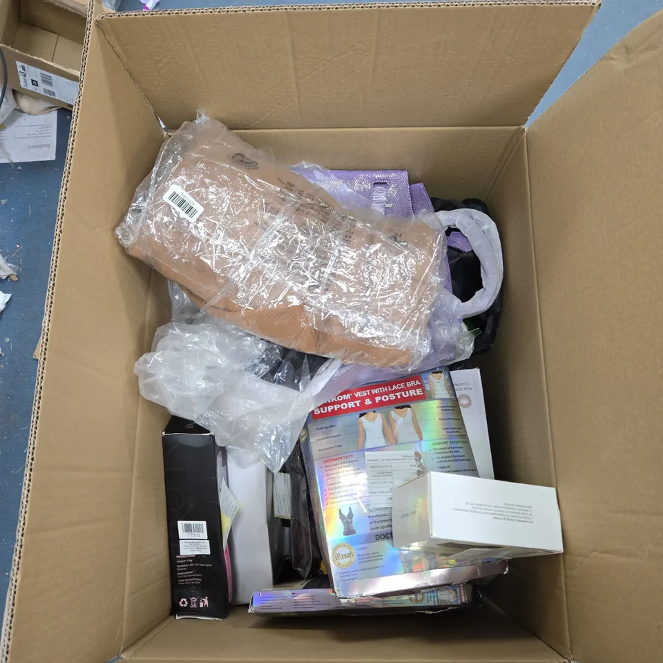 BOX OF APPROXIMATELY 12 ASSORTED ITEMS TO INCLUDE: RAINBOW PROJECTION LAMP AND LINT REMOVER