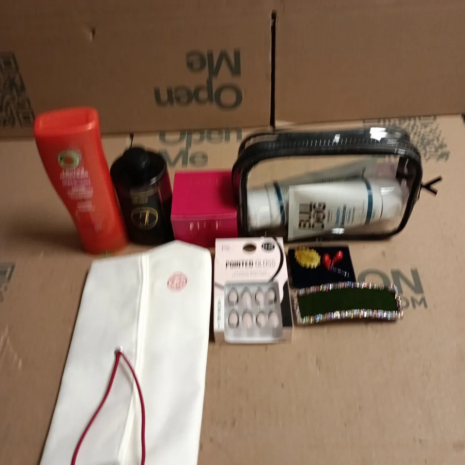 APPROXIMATEY 20 ASSORTED HEALTH AND BEAUTY PRODUCTS TO INCLUDE - POINTED GLOSS PRESS ON NAILS - HERBAL ESSENCES SHAMPOO AND BULLDOG BATH AND BODY POUCH