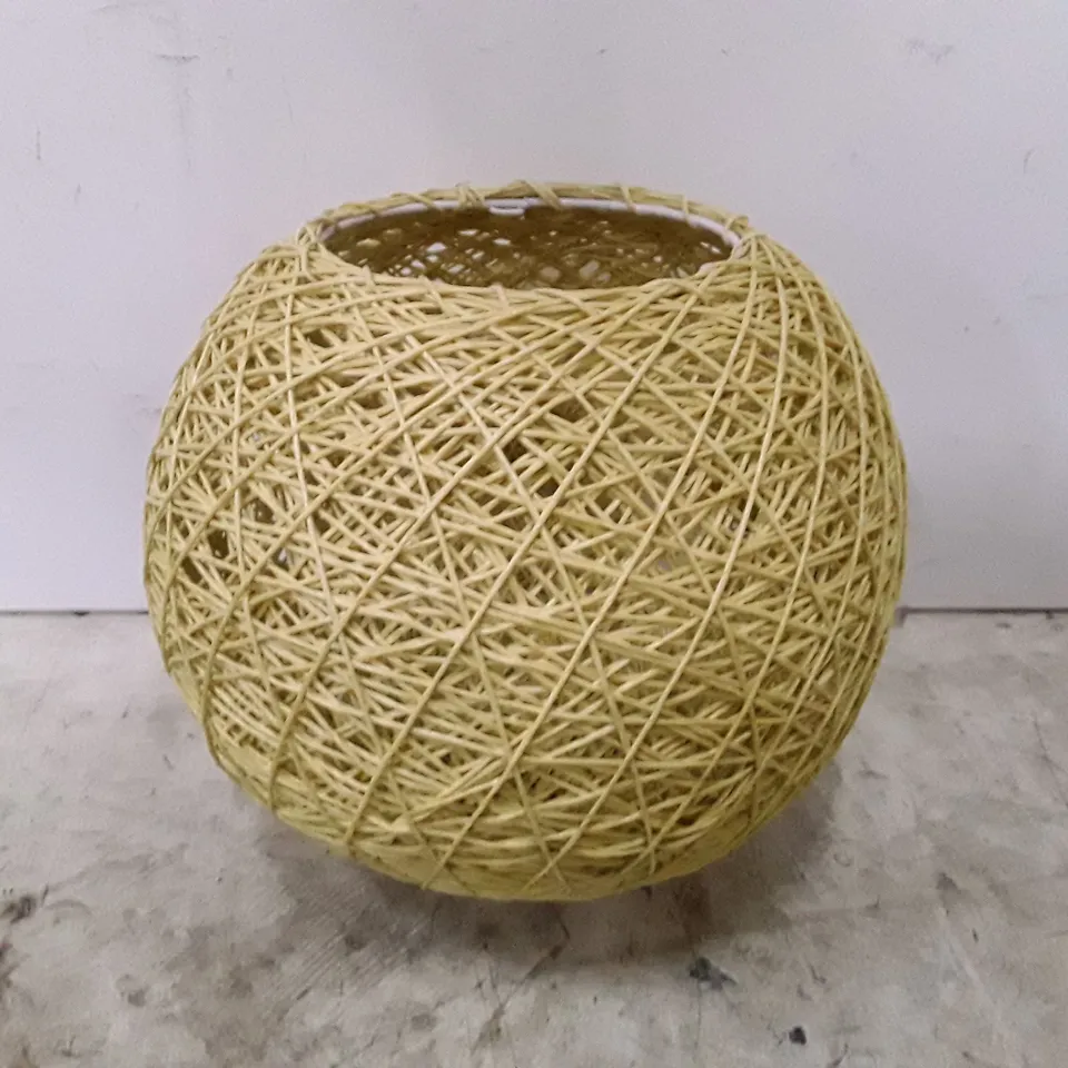 BOXED MORLON 18CM H BAMBOO/RATTAN SPHERE PENDANT SHADE