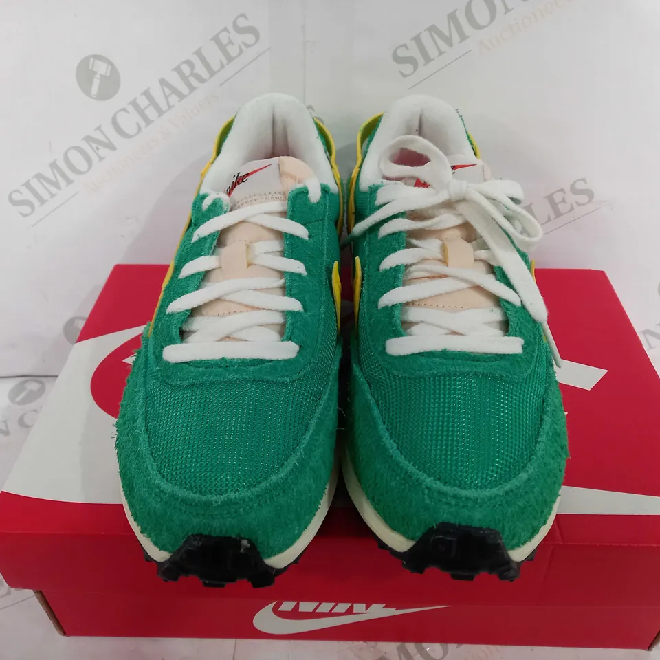 BOXED PAIR OF NIKE WAFFLE DEBUT VINTAGE WOMEN'S SHOES - GREEN - UK 3.5