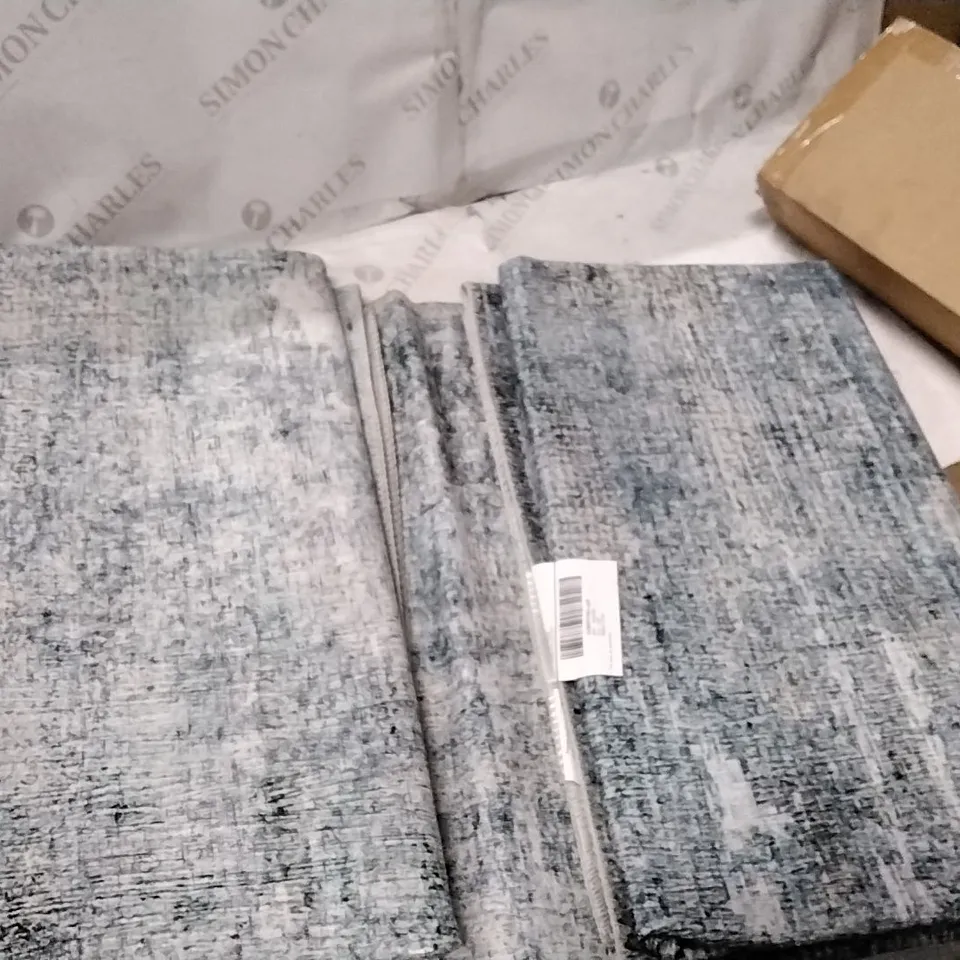 BOXED MINDEN MACHINE WOMEN / POWER LOOMED BLUE RUG - 5 x 8'