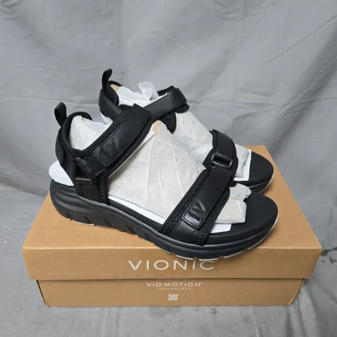 BOXED PAIR OF VIONIC WALK MAX SANDALS IN BLACK SIZE 4.5