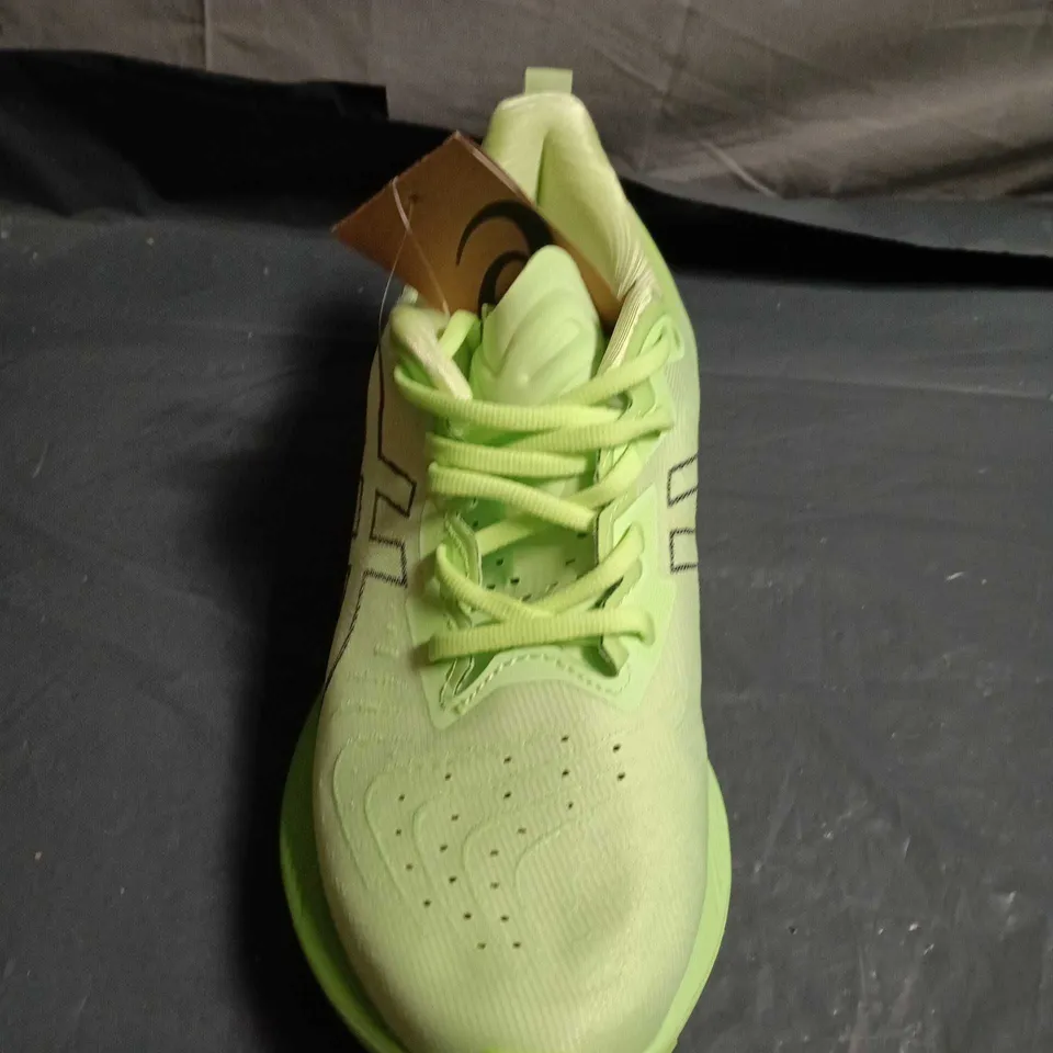UNBOXED PAIR OF ASICS NEON GREEN RUNNING SHOES – UK SIZE 10