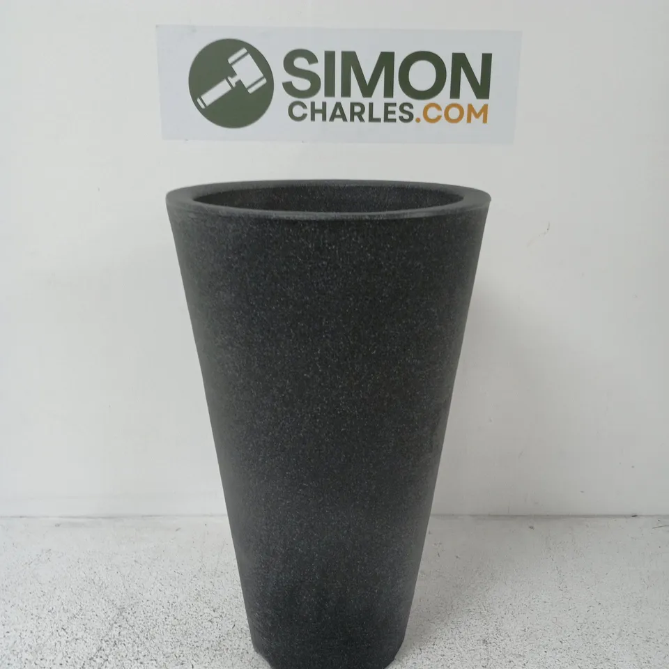 CONICAL PLANTER MADE OF RESIN IN ANTHRACITE COLOUR WITH TEXTURED BIEDMA FINISH