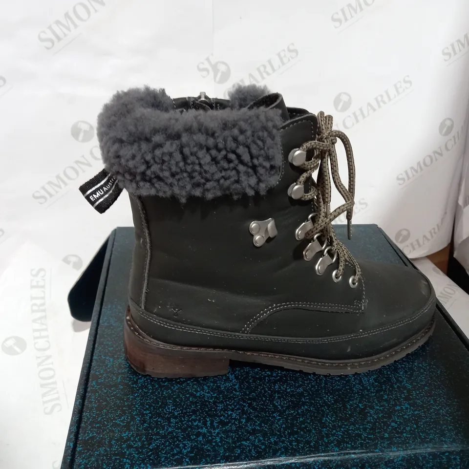 BOXED PAIR OF EMU DARK GREY BOOTS - SIZE 6