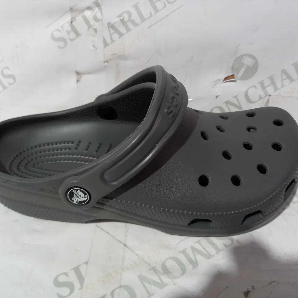 BOXED PAIR OF CROCS - CLASSIC ROOMY FIT IN SLATE GREY UK SIZE M4/W5