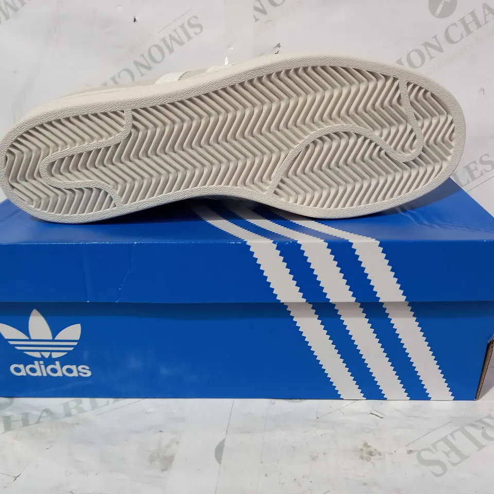 BOXED PAIR OF ADIDAS SUPERSTAR SHOES IN CREAM UK SIZE 9