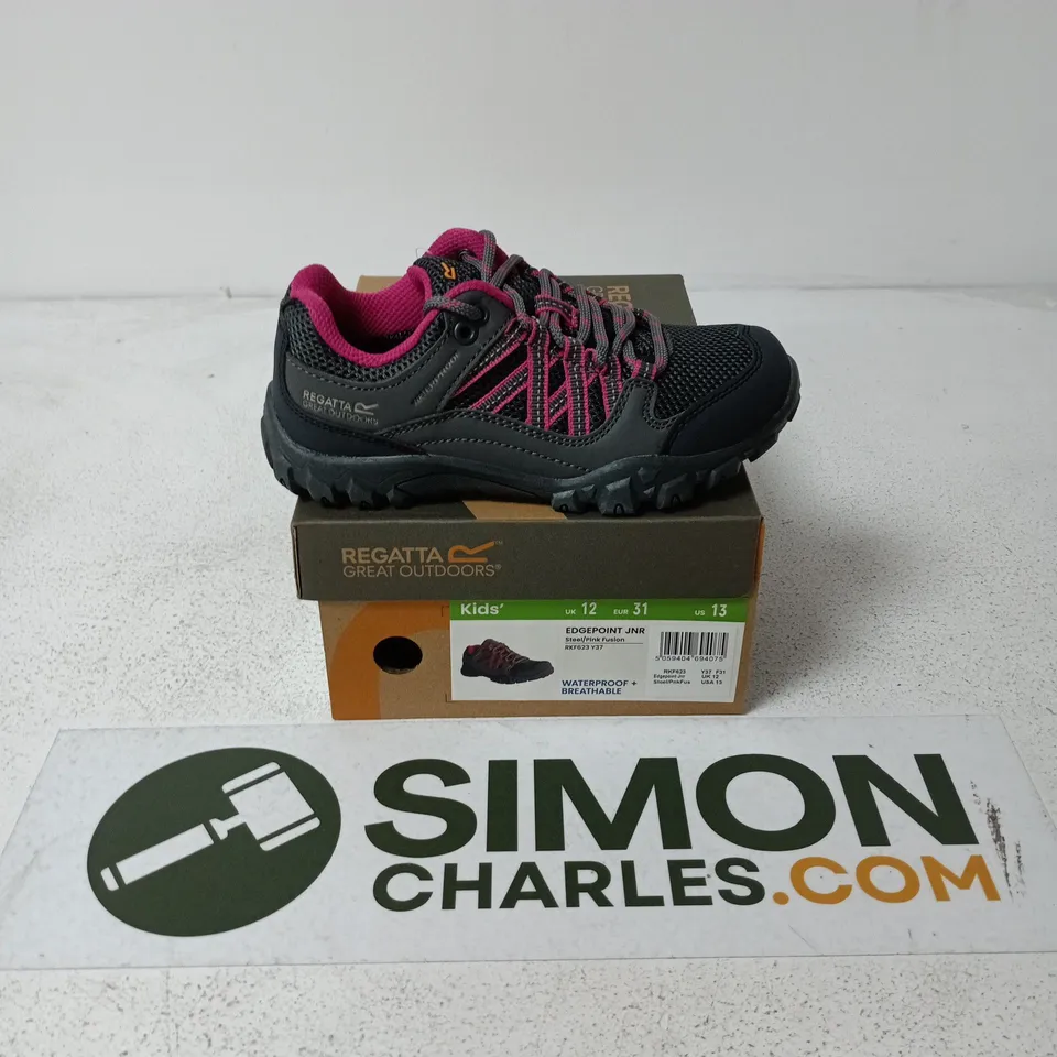 10 BOXED BRAND NEW PAIRS OF REGATTA KIDS SHOES IN VARIOUS SIZES & STYLES TO INCLUDE EDGEPOINT JNR SHOES IN STEEL/PINK FUSION