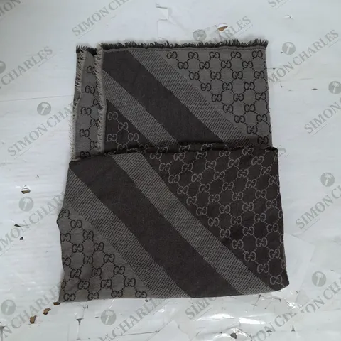 GUCCI SCARF IN GREY ONE SIZE