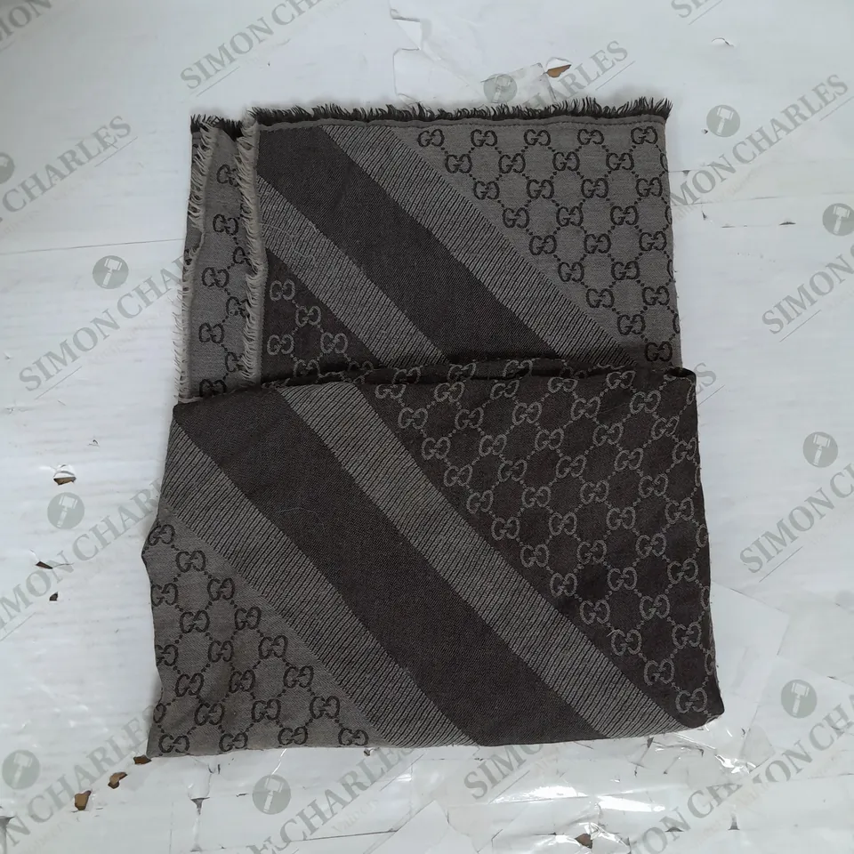 GUCCI SCARF IN GREY ONE SIZE